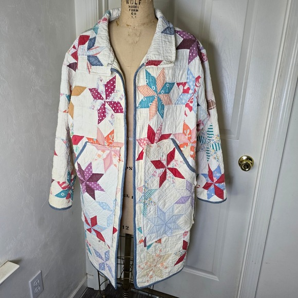 Stunning handmade ivory feed sack star pattern quilt coat OS